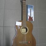 483 4110 Gitarr